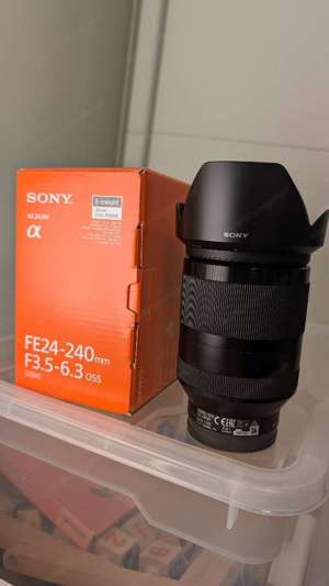 Sony FE 24 - 240 mm F3,5 - 6,3 OSS Bild 1