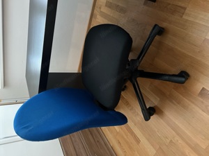 Schöner Schreibtisch zu verschenken 140 X 65 mit Stuhl