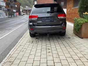 Jeep Grand Cherokee- Overland 4x4  3L V6   8.G. Automatic  AHK  Bild 3