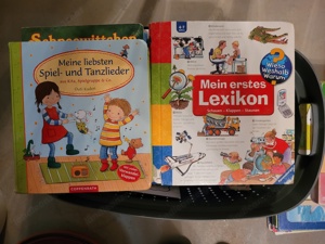 Kinderbücher und Puzzles