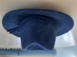 schwarzer Hut von Capo