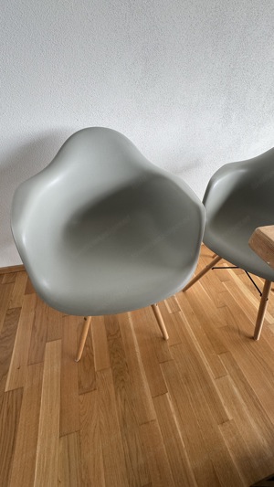 4 Stühle für Aussen oder Innen in Grau