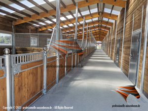Pferdestall mit stallgasse, Aussenbox, Pferdebox und Offenstall bauen, Weidehütte mit fressgitter, Bild 4