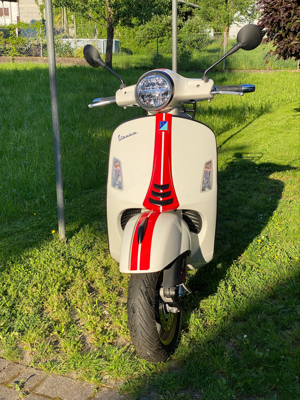 Vespa Sondermodell      GTS 300 Super Racing Sixties Bild 1