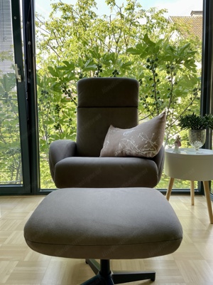Moderner Sessel in Lederoptik inkl. Hocker Bild 1