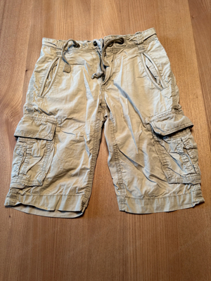 Kurze Hose mit 2 Seitentaschen Grösse 134