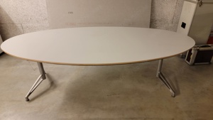 Tisch oval