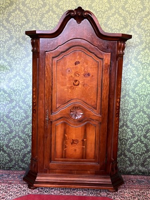 Barock Schrank Gründerzeit Bauernschrank Landhaus Nussbaum Dielenschrank Kasten mit Intarsien 