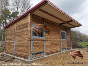 Pferdestall mit stallgasse, Aussenbox, Pferdebox und Offenstall bauen, Weidehütte mit fressgitter, Bild 7