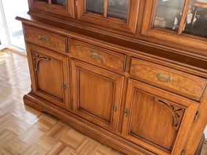Biedermeier Vitrine SELVA Wohnzimmerschrank Nussbaum Stilmöbel Bild 3