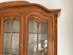Biedermeier Vitrine SELVA Wohnzimmerschrank Nussbaum Stilmöbel Bild 5
