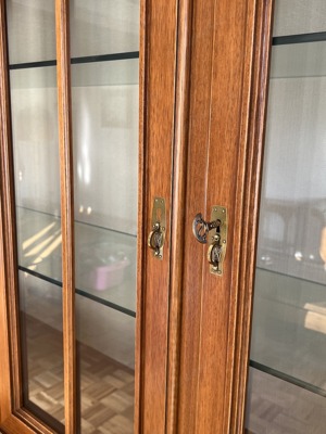 Biedermeier Vitrine SELVA Wohnzimmerschrank Nussbaum Stilmöbel Bild 6