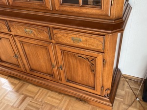 Biedermeier Vitrine SELVA Wohnzimmerschrank Nussbaum Stilmöbel Bild 2