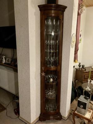 Eckvitrine Biedermeier Stilmöbel Nussbaum