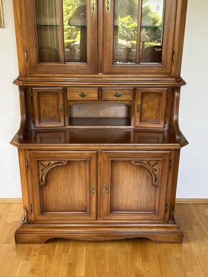 Vitrine Landhaus Nussbaum mit Sekretär Biedermeier Stilmöbel Barock oder Jugendstil SELVA Schrank Bild 5