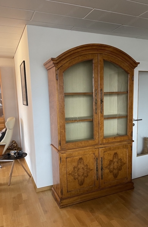 Barock Vitrine Bücherschrank Biedermeier Stilmöbel Wohnzimmerschrank aus Italien 
