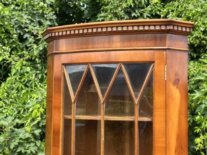 Biedermeier Stilmöbel Vitrine Barock Eckschrank Eckvitrine Eibe England Bild 5