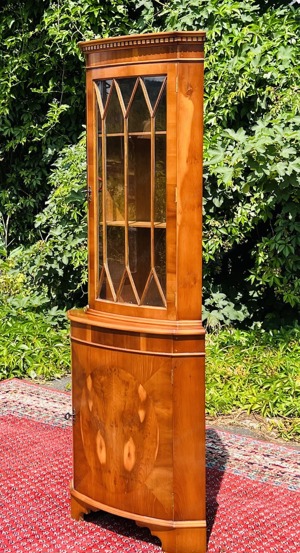 Biedermeier Stilmöbel Vitrine Barock Eckschrank Eckvitrine Eibe England Bild 2