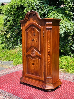 Barock Schrank Stilmöbel Bauernschrank Bauernmöbel Nussbaum Biedermeier Dielenschrank Kasten Bild 10