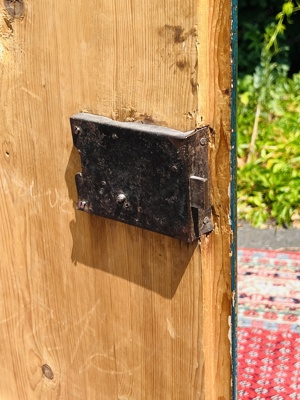 Barock Schrank Bauernschrank Bauernmöbel bemalt Nussbaum Biedermeier Dielenschrank Kasten Bild 3