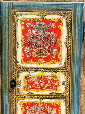 Barock Schrank Bauernschrank Bauernmöbel bemalt Nussbaum Biedermeier Dielenschrank Kasten Bild 10