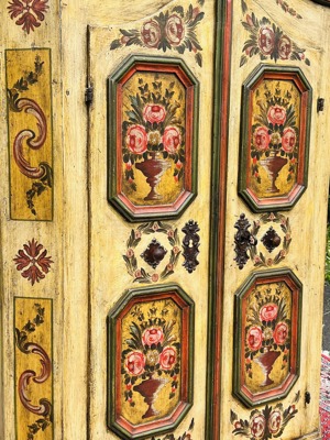Barock Schrank Bauernschrank Bauernmöbel bemalt Nussbaum Biedermeier Dielenschrank Kasten Bild 6