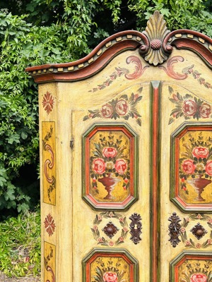 Barock Schrank Bauernschrank Bauernmöbel bemalt Nussbaum Biedermeier Dielenschrank Kasten Bild 4