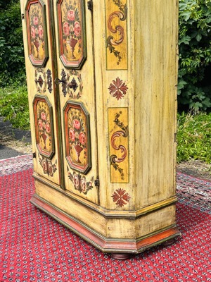 Barock Schrank Bauernschrank Bauernmöbel bemalt Nussbaum Biedermeier Dielenschrank Kasten Bild 10