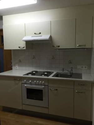 Charmante Dachgeschosswohnung mit Parkplatz, Kellerabteil und Top-Lage   ideal für Singles oder Paar Bild 4