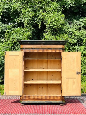Barock Schrank Bauernschrank Bauernmöbel bemalt Nussbaum Biedermeier Dielenschrank Kasten Bild 10