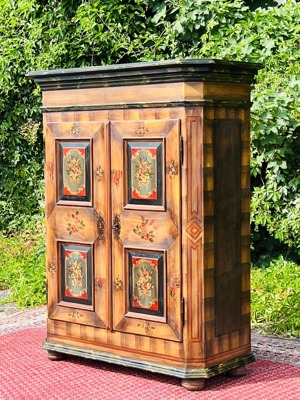 Barock Schrank Bauernschrank Bauernmöbel bemalt Nussbaum Biedermeier Dielenschrank Kasten Bild 8