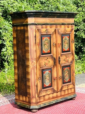 Barock Schrank Bauernschrank Bauernmöbel bemalt Nussbaum Biedermeier Dielenschrank Kasten Bild 9