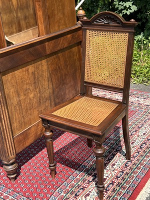 Gründerzeit Bett Beistelltisch Stuhl Sessel Bauernmöbel Nussbaum Einzelbett Hotel Zimmer Gästebett Bild 8