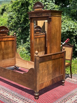 Gründerzeit Bett Beistelltisch Stuhl Sessel Bauernmöbel Nussbaum Einzelbett Hotel Zimmer Gästebett Bild 7