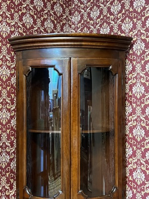 Barock Eck Vitrine Nussbaum Landhaus Biedermeier Eckschrank Stilmöbel Louis XV Rokoko Sammlervitrine Bild 2