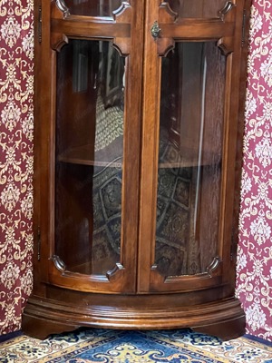 Barock Eck Vitrine Nussbaum Landhaus Biedermeier Eckschrank Stilmöbel Louis XV Rokoko Sammlervitrine Bild 3