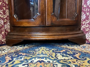 Barock Eck Vitrine Nussbaum Landhaus Biedermeier Eckschrank Stilmöbel Louis XV Rokoko Sammlervitrine Bild 5