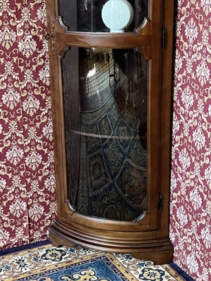 Biedermeier Eckvitrine Vitrine Nussbaum dunkel Barock Landhaus Rokoko Eckschrank Stilmöbel Louis XV  Bild 3