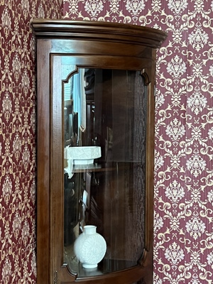 Biedermeier Eckvitrine Vitrine Nussbaum dunkel Barock Landhaus Rokoko Eckschrank Stilmöbel Louis XV  Bild 2