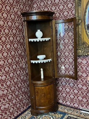 Biedermeier Eckvitrine Vitrine Nussbaum Barock Landhaus Rokoko Eckschrank Stilmöbel Louis XV Sammler Bild 9