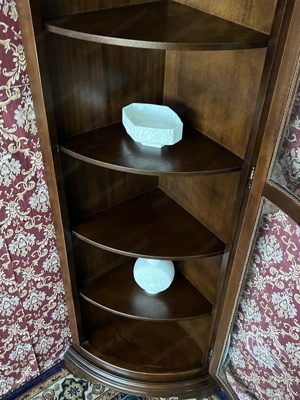 Biedermeier Eckvitrine Vitrine Nussbaum dunkel Barock Landhaus Rokoko Eckschrank Stilmöbel Louis XV  Bild 8