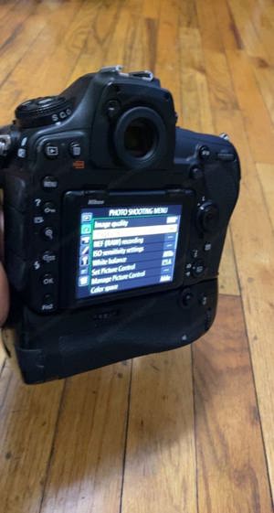 Nikon D850 DSLR Camera Body   lens and Power Grip Bild 5