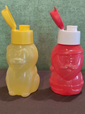 Tupperware Trinkflaschen Kindermotive Gelb ( Löwe) und Rot (Nikolaus) nagelneu 