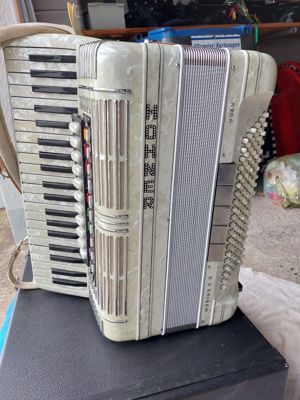 Hohner Morino VS VOX V+Verstärker HOHNER VOX5midi Akkordeon