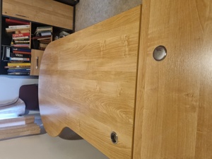 Schreibtisch mit Aktenschrank und Rollcontainer