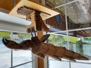 geschnitzter Adler aus Holz Bild 2