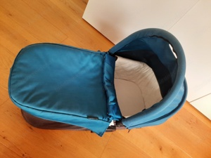 Babyschale für Kinderwagen Summit X3 mit viel Zubehör Bild 2