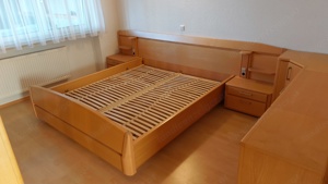 Schlafzimmer massiev gegen Selbstabholung gratis abzugeben