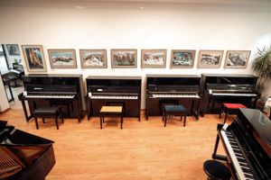 STEINWAY & SONS Klavier, schwarz poliert. Kostenlose Lieferung in ganz Vorarlberg(*) Bild 17