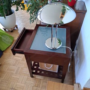 Tisch aus Edelholz, mit Glasplatte und Schublade